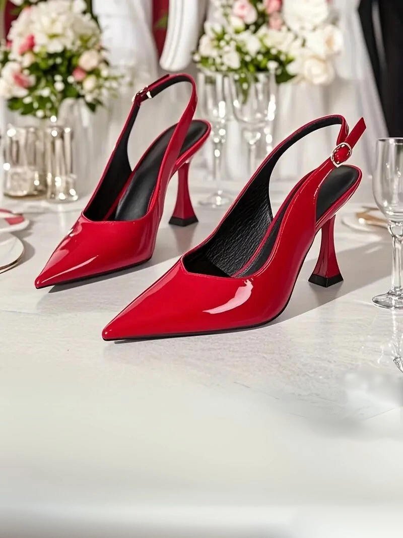 Sivri Burun Yüksek Topuklu Parlak Malzeme Kırmızı Kadın Ayakkabı