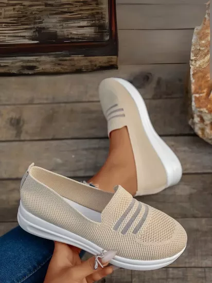 Yuvarlak Burunlu Bağcıksız Rahat Bej Kadın Ayakkabı