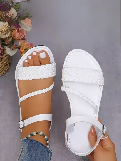 Örgülü Kayışlı Ayarlanabilir Bilek Tokalı Açık Burun Beyaz Kadın Sandalet