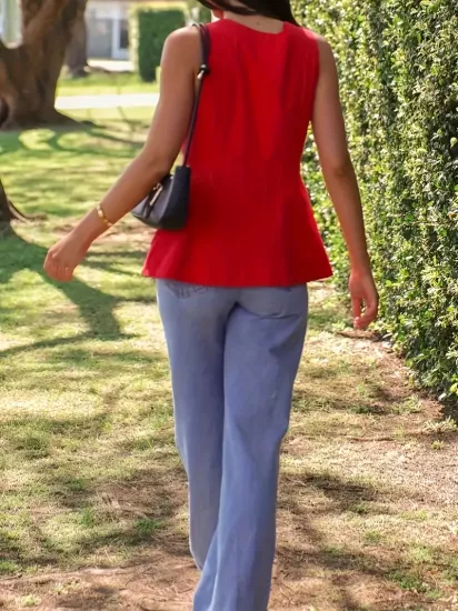 V Yaka Kıvrımlı Kısa Kollu Kırmızı Kadın Bluz