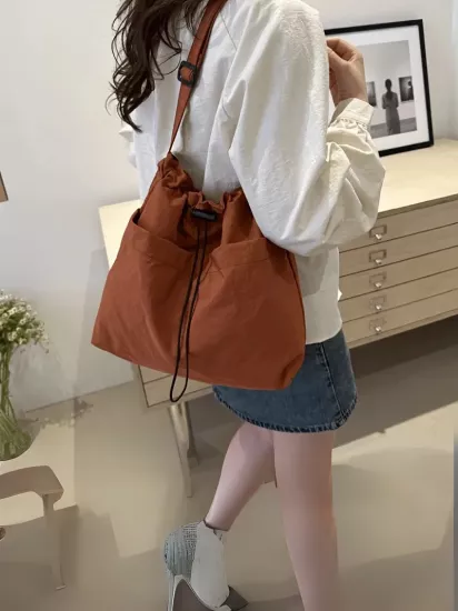 Günlük Kullanım İçin Uygun Minimalist Düz Renk Polyester Astarlı Ayarlanabilir Askılı Fermuarlı ve Büyük Kapasiteli Kadın Kanvas Çanta