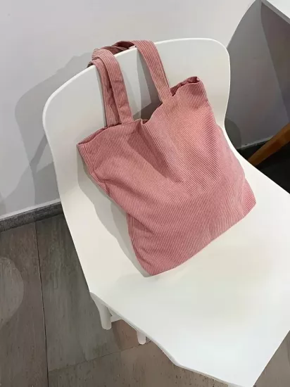 Kadife Kumaş Harf Yama Süslemeli Hafif ve Modern Kadın Bez Çanta