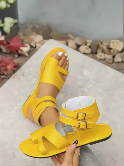Toka Kayışlı Açık Burunlu Kauçuk Taban Zarif Sarı Kadın Sandalet