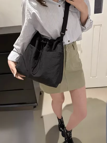 Günlük Kullanım İçin Uygun Minimalist Düz Renk Polyester Astarlı Ayarlanabilir Askılı Fermuarlı ve Büyük Kapasiteli Kadın Kanvas Çanta