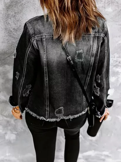 Şehirli Tarzda Yırtmaçlı Siyah Kadın Kısa Jean Ceket