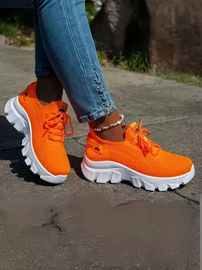 Kalın Kaymaz PVC Taban Rahat ve Şık Bağcıklı Dayanıklı Günlük Kullanım İçin Kadın Spor Ayakkabı