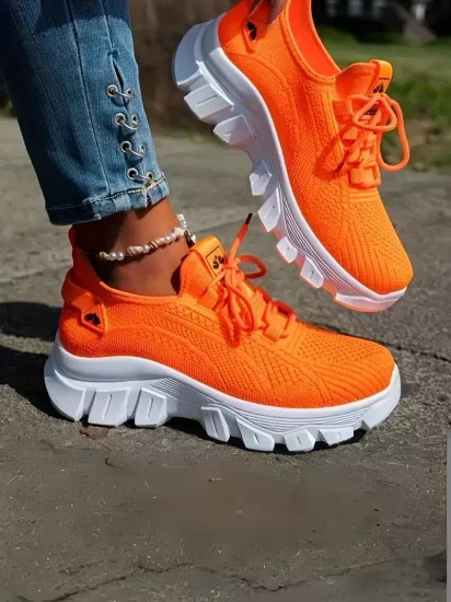 Kalın Kaymaz PVC Taban Rahat ve Şık Bağcıklı Dayanıklı Günlük Kullanım İçin Kadın Spor Ayakkabı