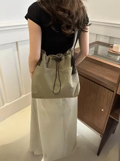 Günlük Kullanım İçin Uygun Minimalist Düz Renk Polyester Astarlı Ayarlanabilir Askılı Fermuarlı ve Büyük Kapasiteli Kadın Kanvas Çanta