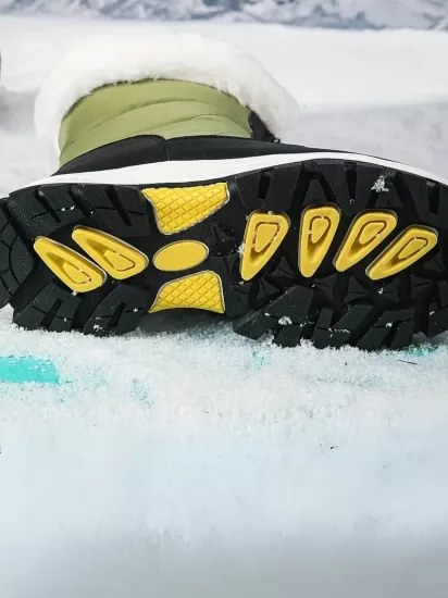 Peluş Kaplı Ön Fermuarlı Yüksek Taban Rahat ve Şık Yeşil Kadın Kar Botu